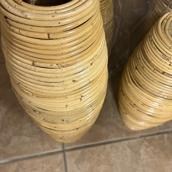 The LARGEST 31" Indonesian rattan natural vase - Picture 5 of 5